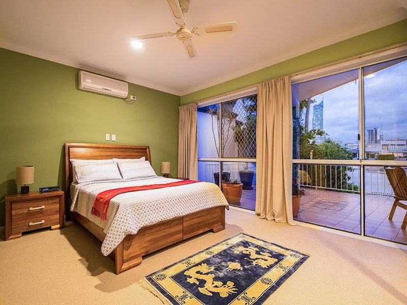 115 Amalfi Drive, Isle Of Capri QLD 4217