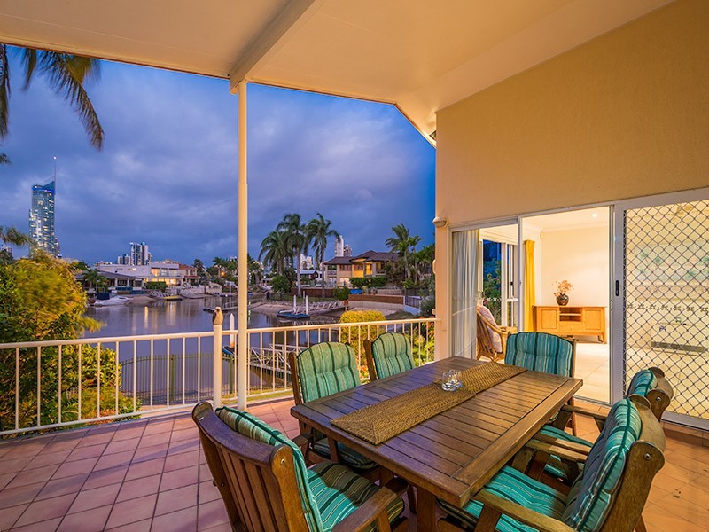 115 Amalfi Drive, Isle Of Capri QLD 4217