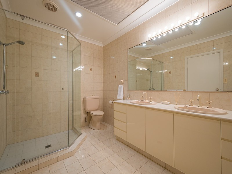 115 Amalfi Drive, Isle Of Capri QLD 4217