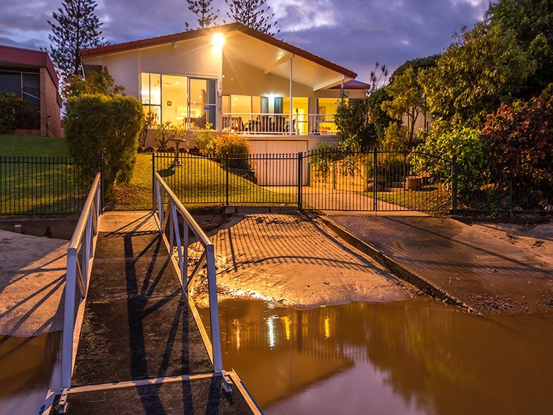 115 Amalfi Drive, Isle Of Capri QLD 4217