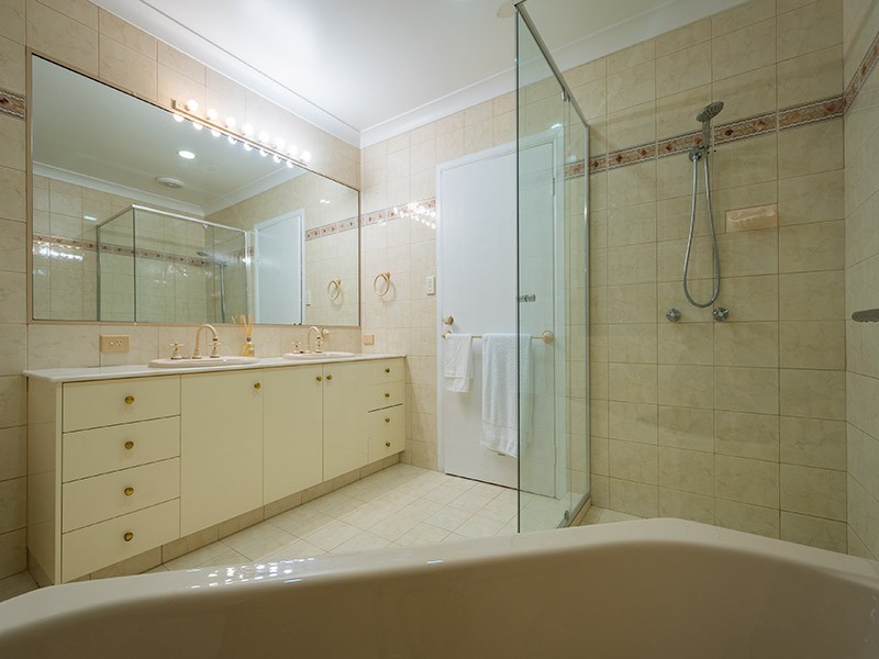115 Amalfi Drive, Isle Of Capri QLD 4217