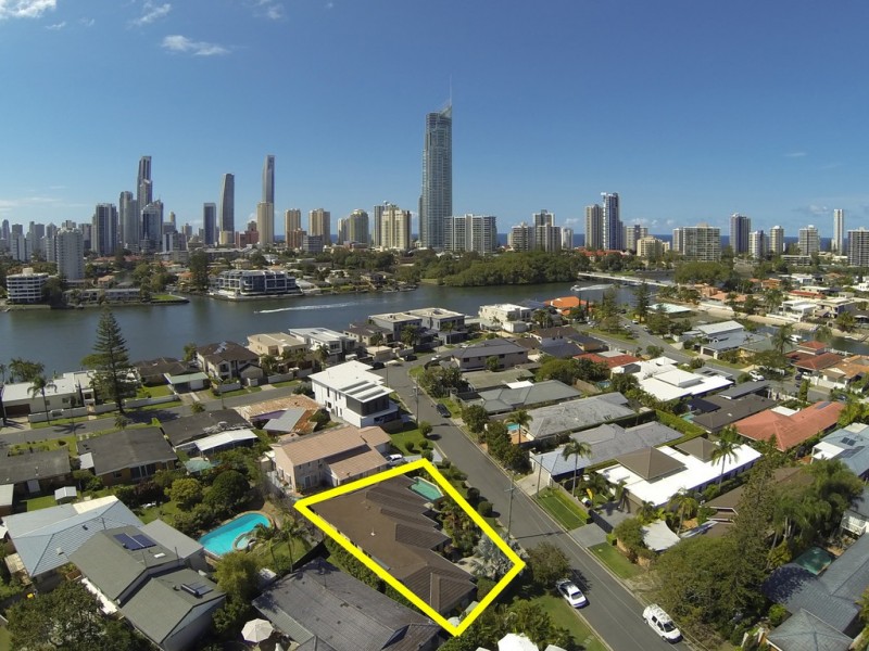 5 The Corso, Isle Of Capri QLD 4217