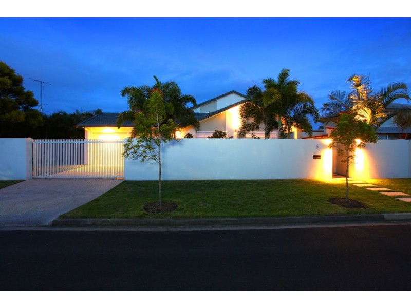 5 Tyrone Avenue, Sorrento QLD 4217