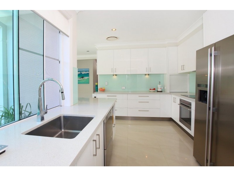 5 Tyrone Avenue, Sorrento QLD 4217