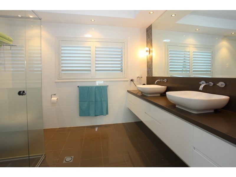 5 Tyrone Avenue, Sorrento QLD 4217