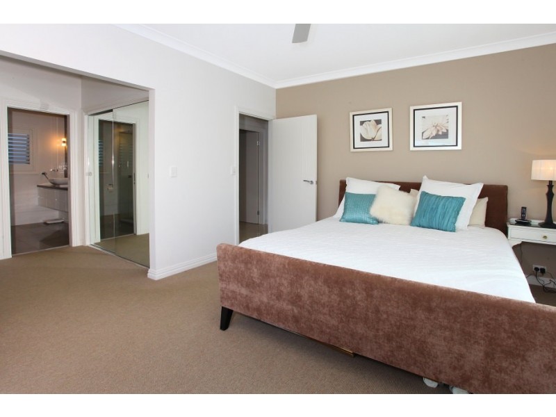 5 Tyrone Avenue, Sorrento QLD 4217