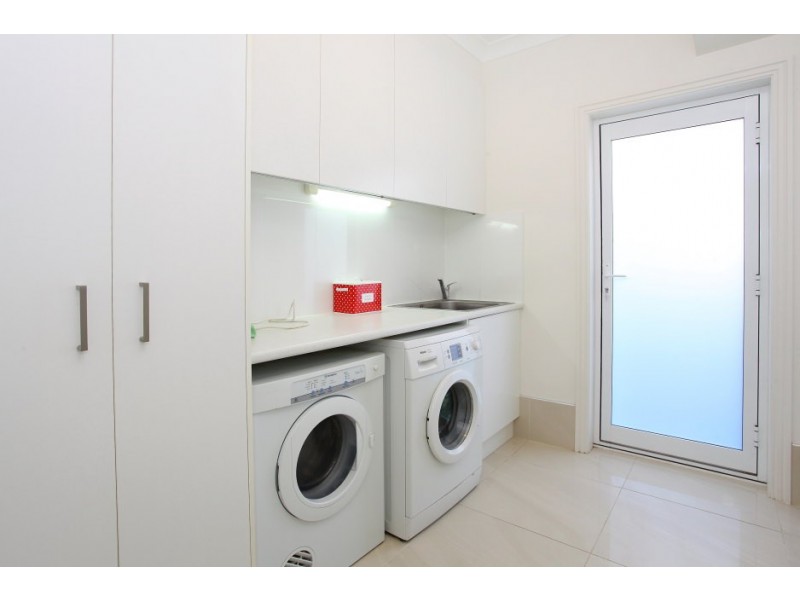 5 Tyrone Avenue, Sorrento QLD 4217