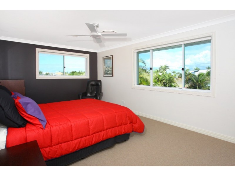 5 Tyrone Avenue, Sorrento QLD 4217