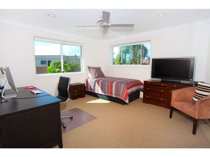 5 Tyrone Avenue, Sorrento QLD 4217