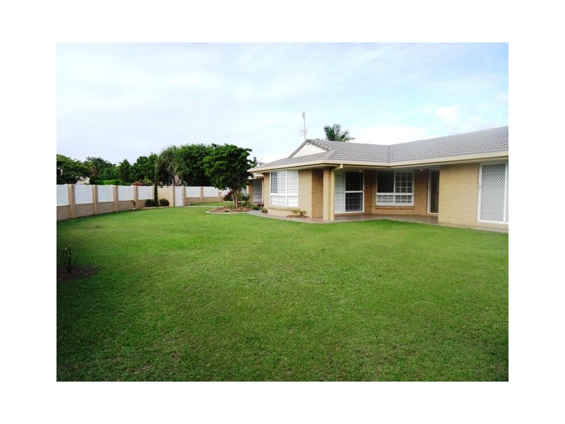 4 Bimini Crt, Clear Island Waters QLD 4226
