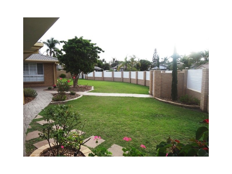 4 Bimini Crt, Clear Island Waters QLD 4226