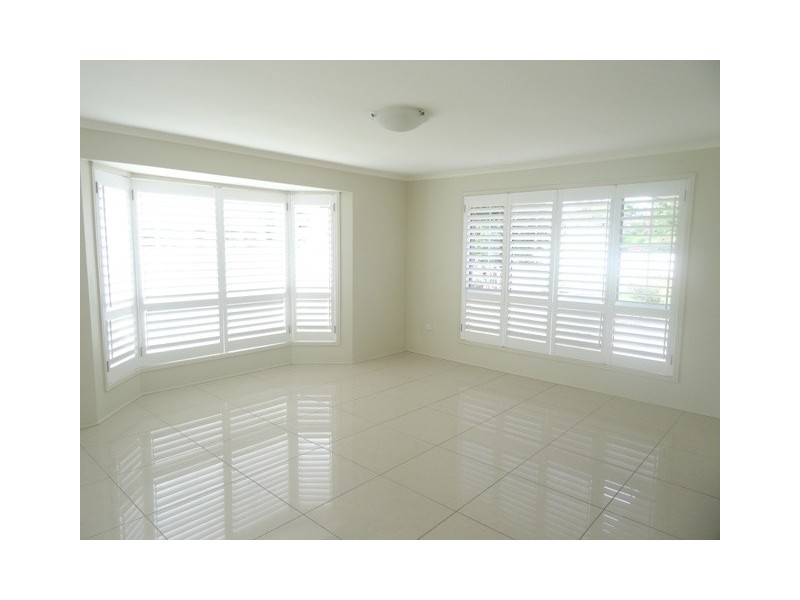 4 Bimini Crt, Clear Island Waters QLD 4226