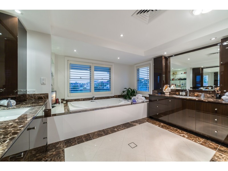 64-66 Charolais Crescent, Benowa Waters QLD 4217