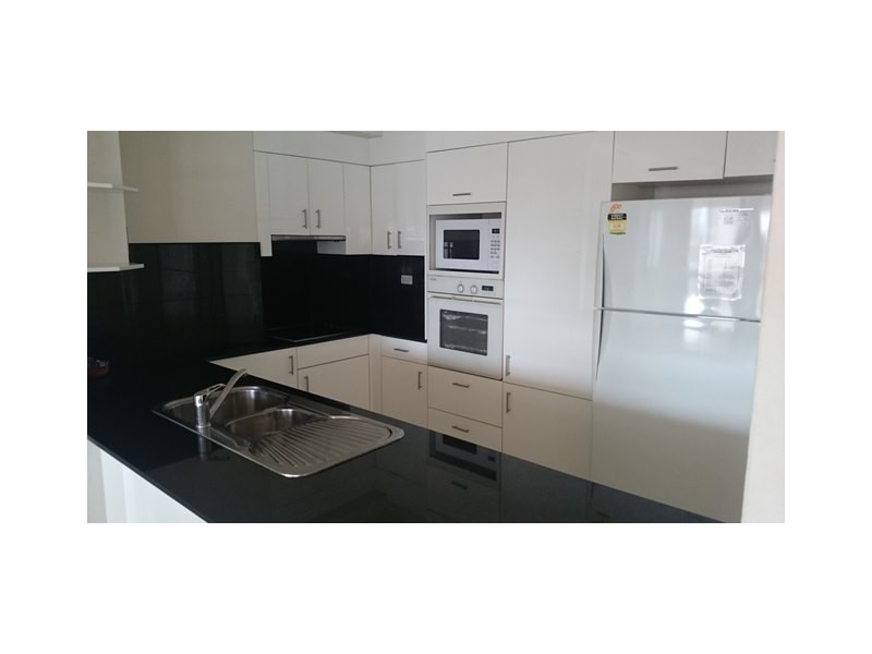 082 /15 Victoria ave, Broadbeach QLD 4218