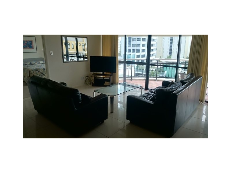 082 /15 Victoria ave, Broadbeach QLD 4218