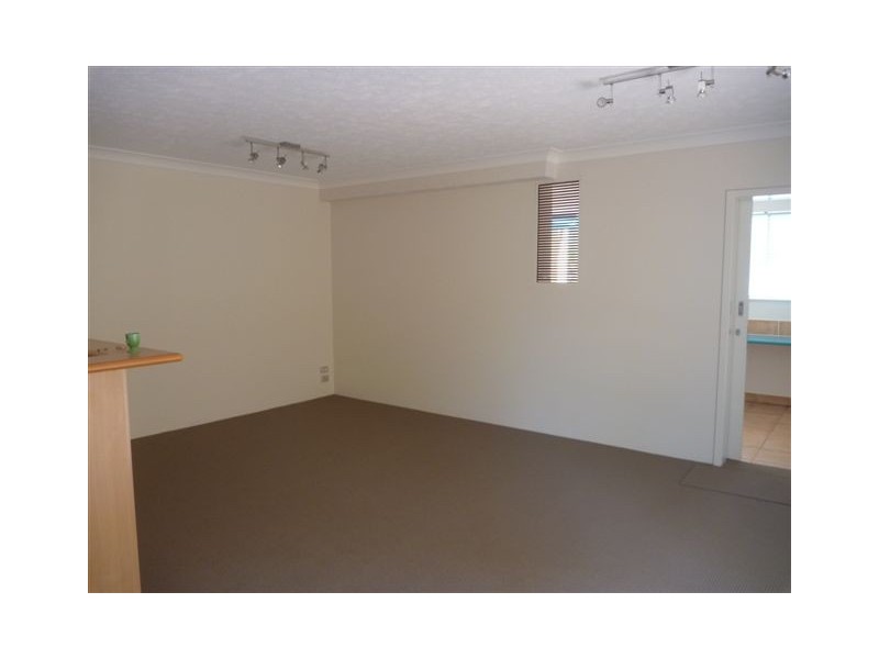 1/4-6 Queensland Ave, Broadbeach QLD 4218