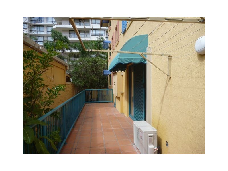 1/4-6 Queensland Ave, Broadbeach QLD 4218
