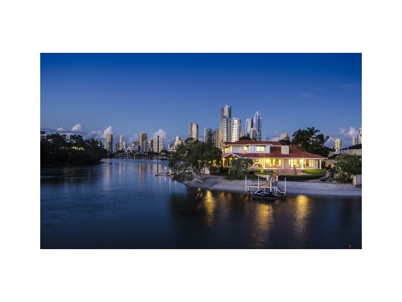 74-76 The Promenade, Isle Of Capri QLD 4217