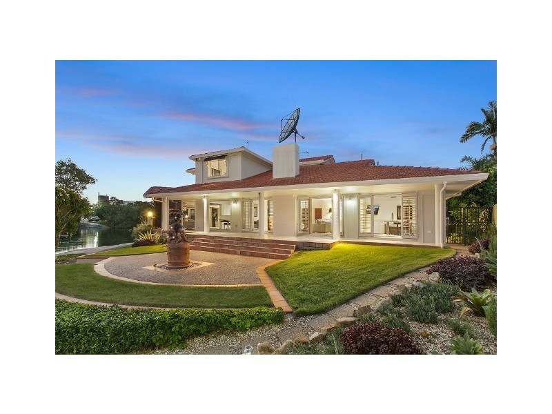 74-76 The Promenade, Isle Of Capri QLD 4217