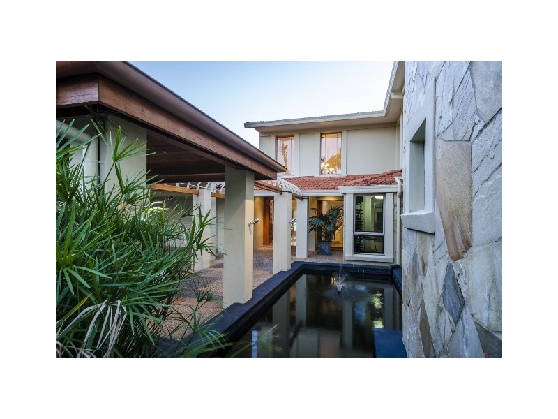 74-76 The Promenade, Isle Of Capri QLD 4217