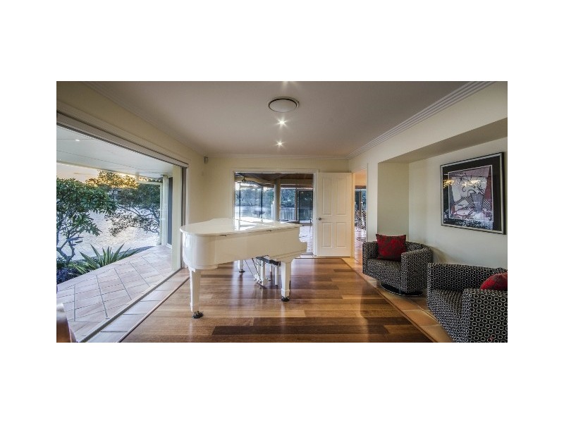 74-76 The Promenade, Isle Of Capri QLD 4217