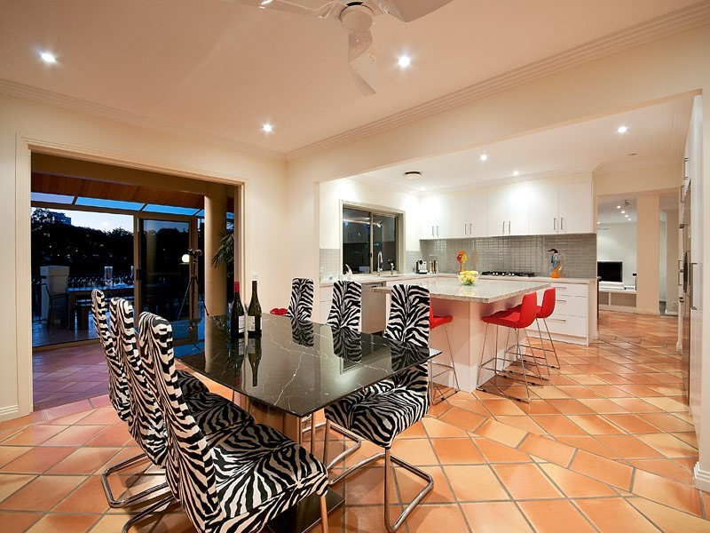 74-76 The Promenade, Isle Of Capri QLD 4217