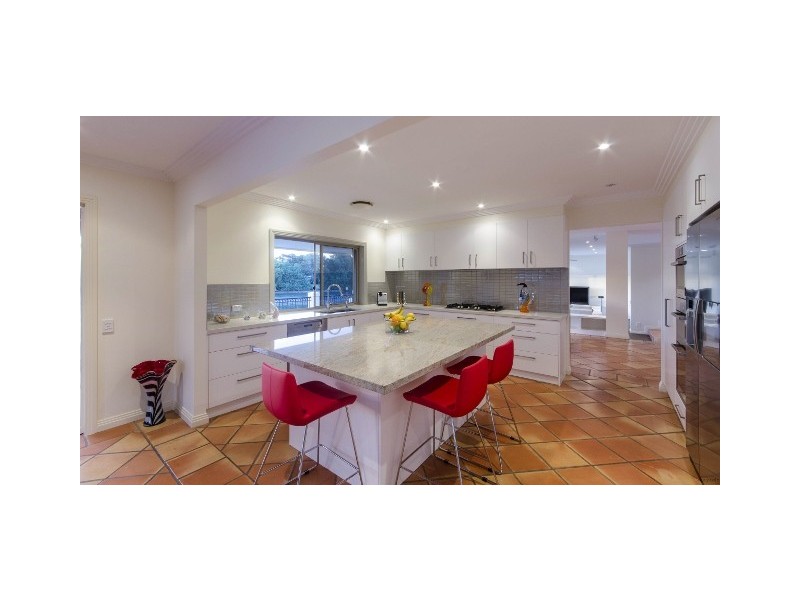 74-76 The Promenade, Isle Of Capri QLD 4217