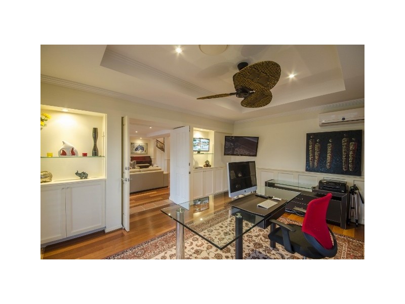 74-76 The Promenade, Isle Of Capri QLD 4217