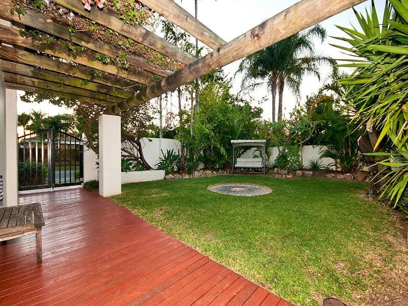 127 Campbell Street, Sorrento QLD 4217