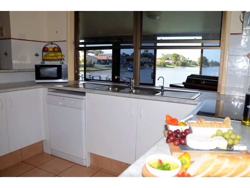 26 Cocos Crescent, Broadbeach Waters QLD 4218