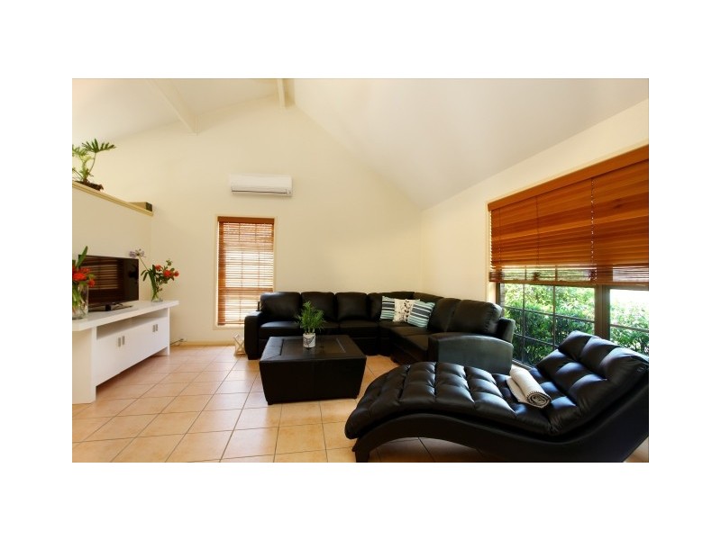 26 Cocos Crescent, Broadbeach Waters QLD 4218