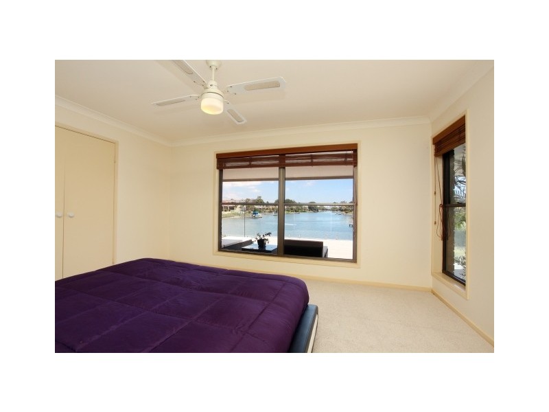 26 Cocos Crescent, Broadbeach Waters QLD 4218