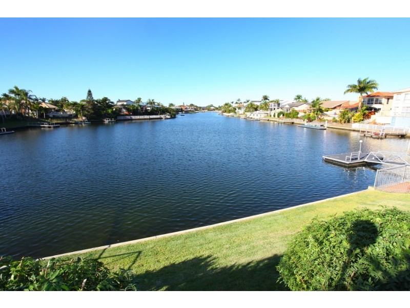 8 Portobello Drive, Mermaid Waters QLD 4218
