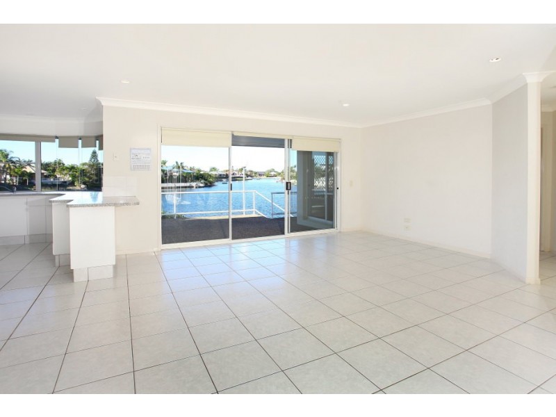 8 Portobello Drive, Mermaid Waters QLD 4218
