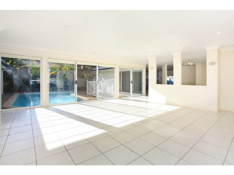 8 Portobello Drive, Mermaid Waters QLD 4218