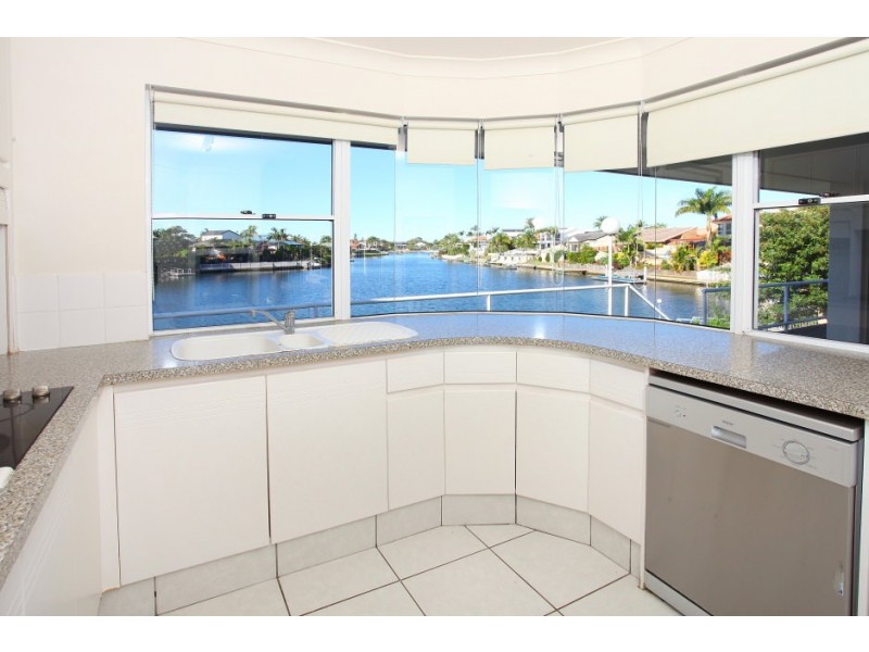 8 Portobello Drive, Mermaid Waters QLD 4218