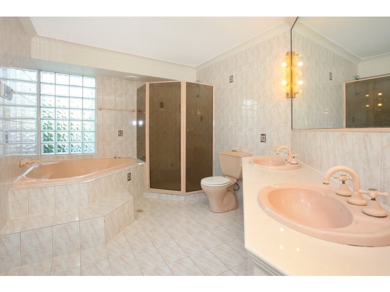 8 Portobello Drive, Mermaid Waters QLD 4218