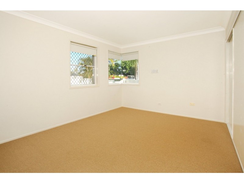 8 Portobello Drive, Mermaid Waters QLD 4218