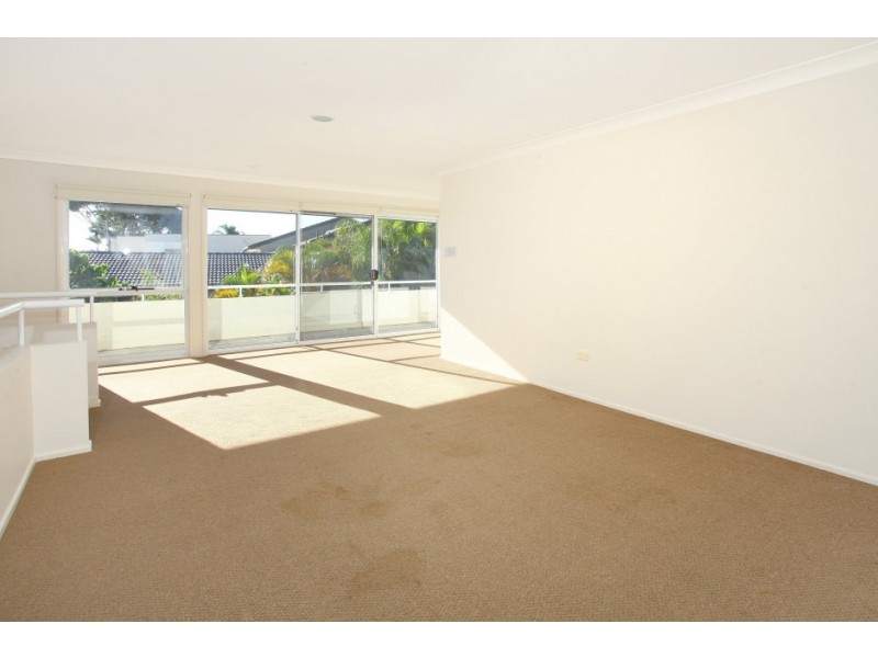 8 Portobello Drive, Mermaid Waters QLD 4218