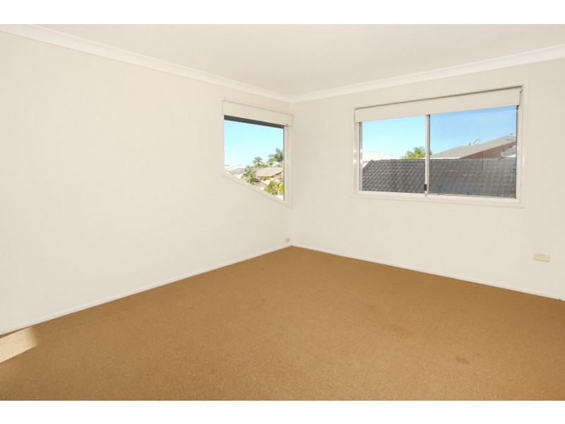 8 Portobello Drive, Mermaid Waters QLD 4218