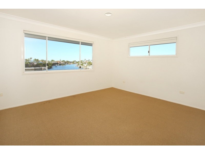 8 Portobello Drive, Mermaid Waters QLD 4218