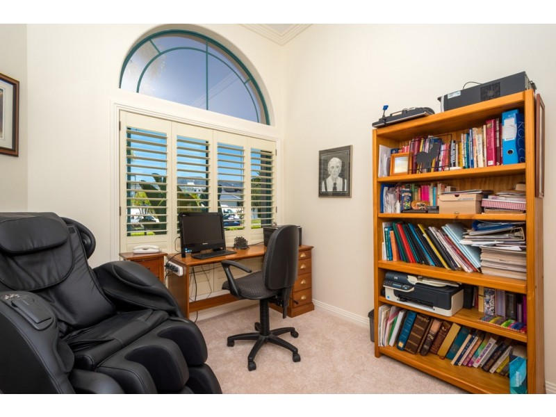 8 Sir Bruce Small Boulevard, Benowa Waters QLD 4217