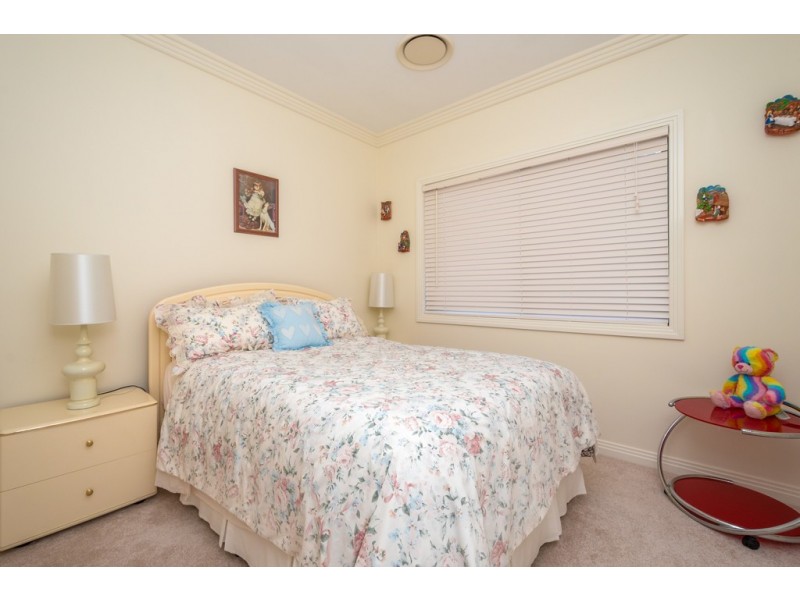 8 Sir Bruce Small Boulevard, Benowa Waters QLD 4217