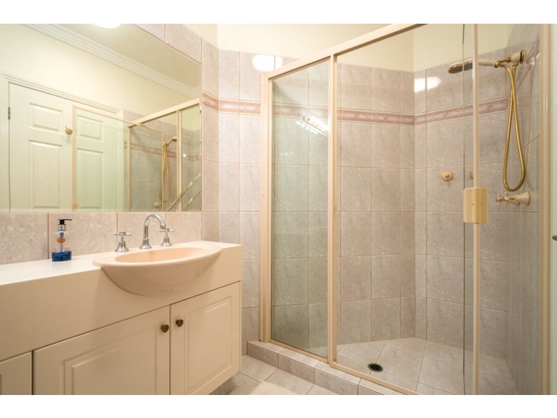 8 Sir Bruce Small Boulevard, Benowa Waters QLD 4217