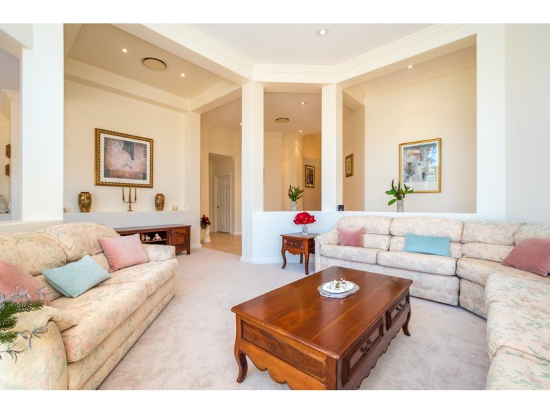 8 Sir Bruce Small Boulevard, Benowa Waters QLD 4217