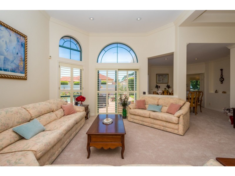 8 Sir Bruce Small Boulevard, Benowa Waters QLD 4217