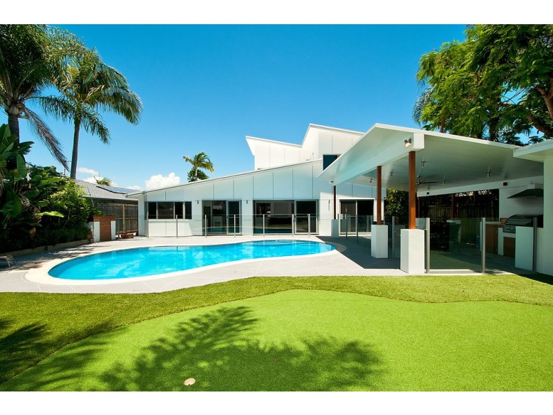 24 McIlwraith Avenue, Sorrento QLD 4217