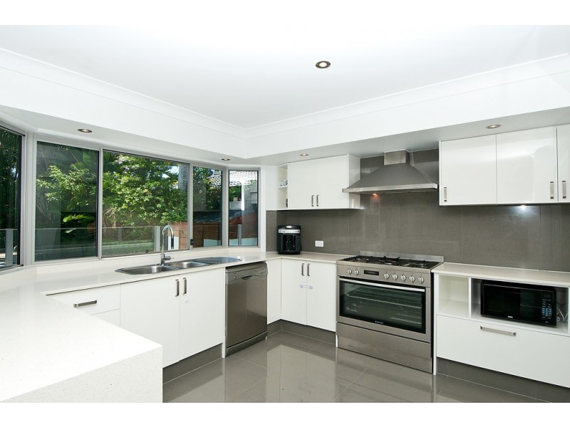 24 McIlwraith Avenue, Sorrento QLD 4217