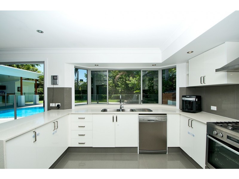 24 McIlwraith Avenue, Sorrento QLD 4217