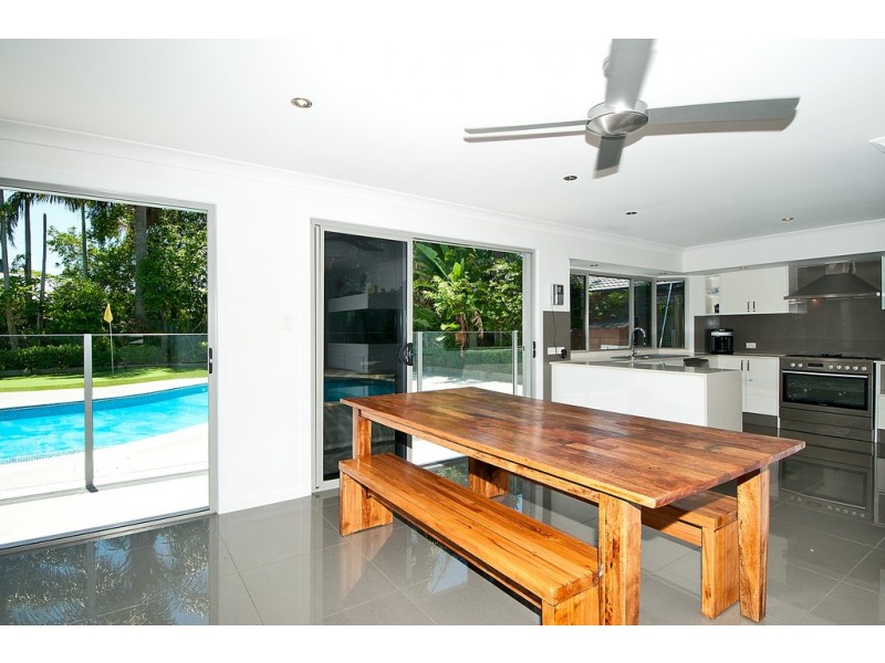 24 McIlwraith Avenue, Sorrento QLD 4217